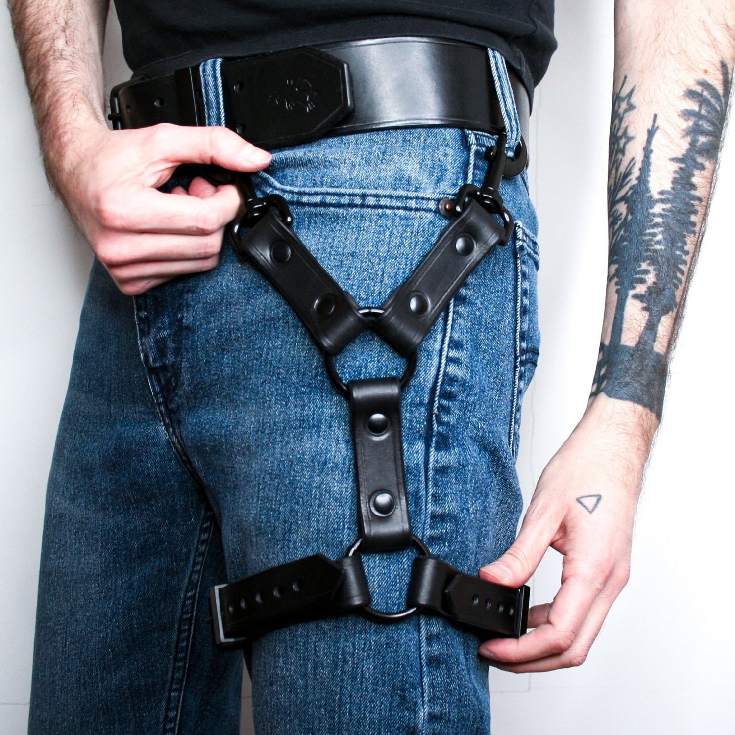 Leather Leg Harness from REGULATION.