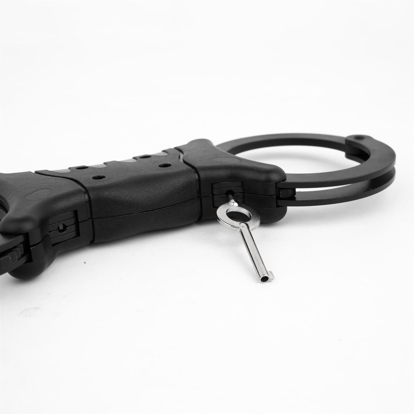 TCH UK 840 Rigid Handcuffs, Black