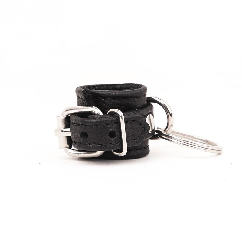 Mini-Schlüsselring mit Bondage-Manschette aus Leder