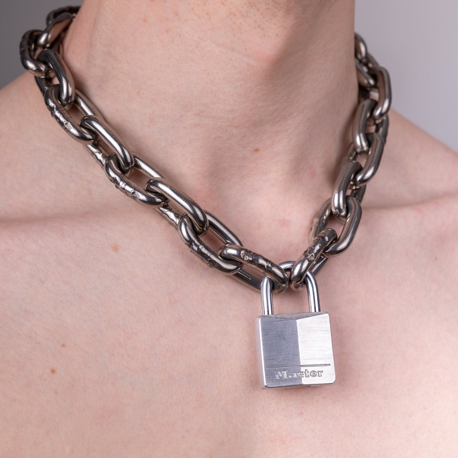 6mm Chain Enclosures from REGULATION.